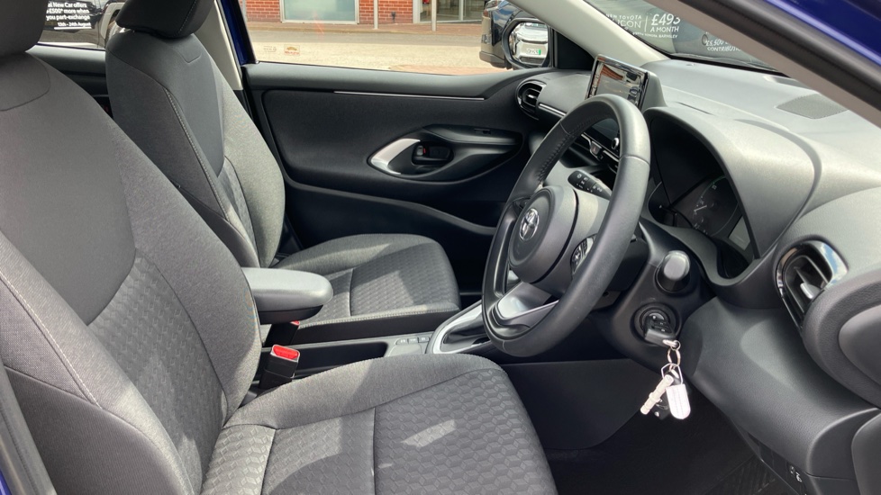 Toyota Yaris 1.5 Hybrid Icon 5dr CVT Hybrid Hatchback - Image 12