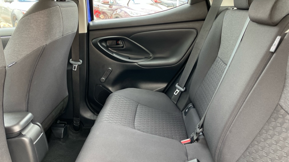 Toyota Yaris 1.5 Hybrid Icon 5dr CVT Hybrid Hatchback - Image 15