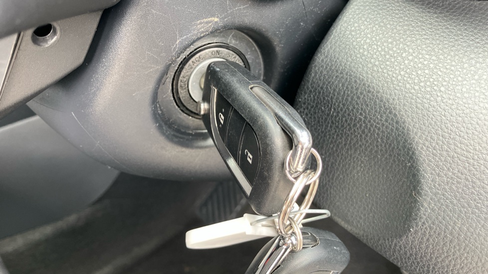 Toyota Yaris 1.5 Hybrid Icon 5dr CVT Hybrid Hatchback - Image 16