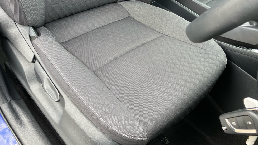 Toyota Yaris 1.5 Hybrid Icon 5dr CVT Hybrid Hatchback - Image 17