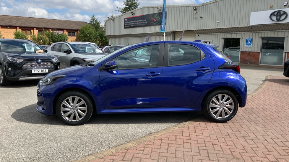 Toyota Yaris 1.5 Hybrid Icon 5dr CVT Hybrid Hatchback - Image 24