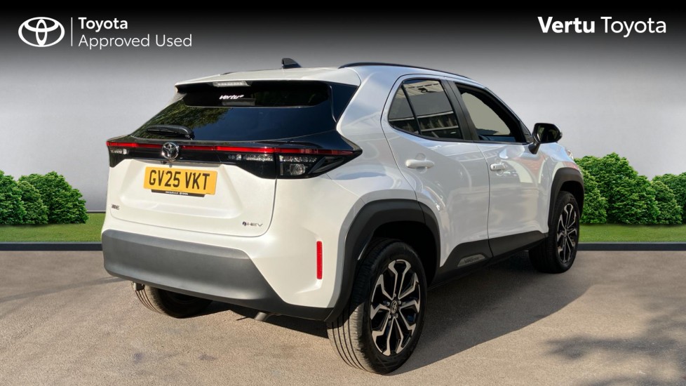 Toyota Yaris Cross 1.5 Hybrid Design 5dr CVT Hybrid Estate - Image 2
