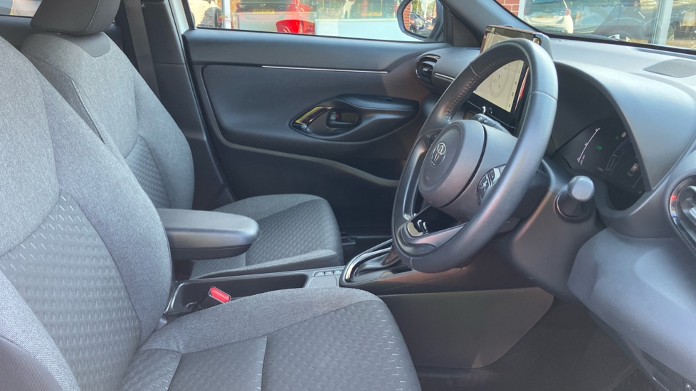 Toyota Yaris Cross 1.5 Hybrid Design 5dr CVT Hybrid Estate - Image 12