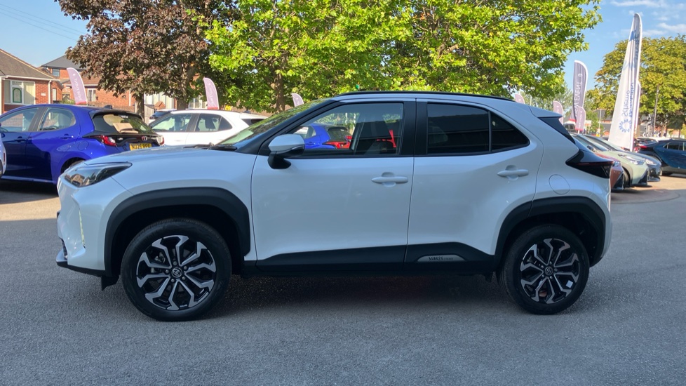 Toyota Yaris Cross 1.5 Hybrid Design 5dr CVT Hybrid Estate - Image 24
