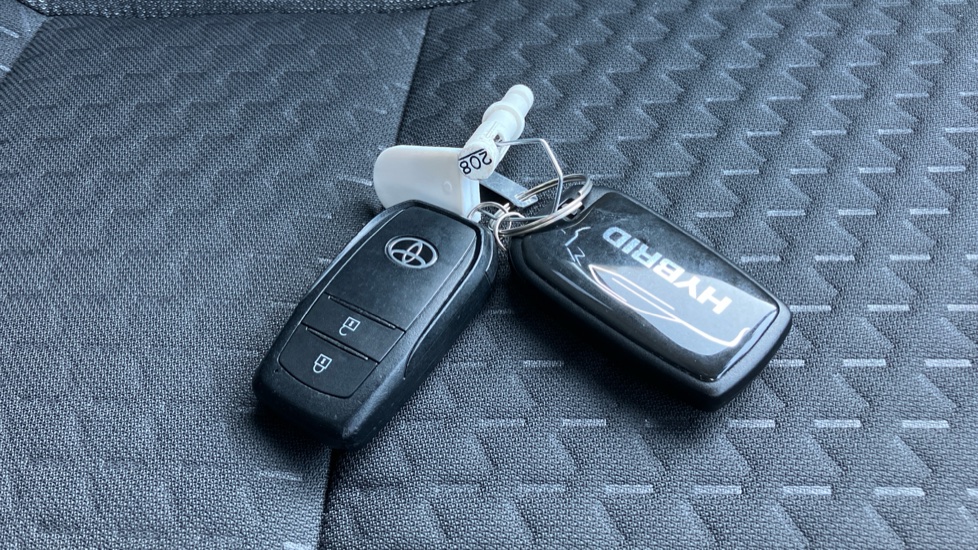 Toyota Yaris Cross 1.5 Hybrid Design 5dr CVT Hybrid Estate - Image 28