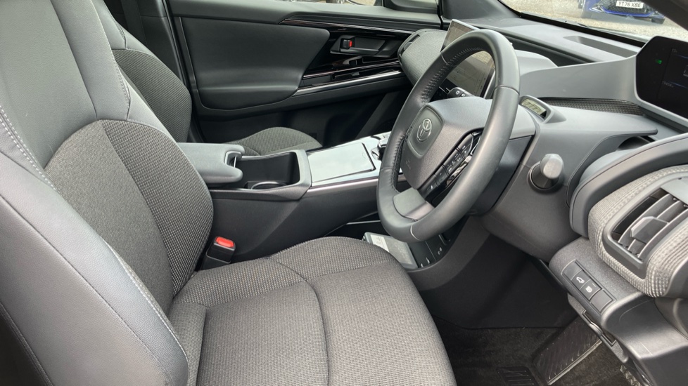 Toyota bZ4X 150kW Motion 71.4kWh 5dr Auto [11kW] Electric Hatchback - Image 12