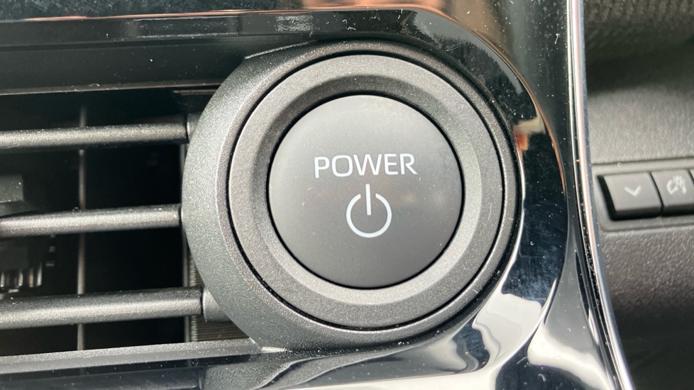 Toyota bZ4X 150kW Motion 71.4kWh 5dr Auto [11kW] Electric Hatchback - Image 16