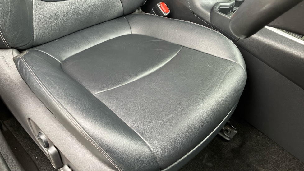 Toyota RAV4 2.5 VVT-i Hybrid Excel 5dr CVT 2WD Hybrid Estate - Image 17