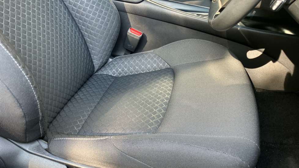 Toyota C-HR 1.8 Hybrid Icon 5dr CVT Hybrid Hatchback - Image 17