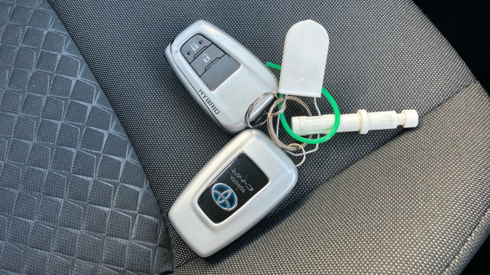 Toyota C-HR 1.8 Hybrid Icon 5dr CVT Hybrid Hatchback - Image 28