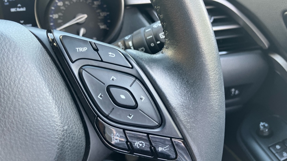Toyota C-HR 1.8 Hybrid Icon 5dr CVT Hybrid Hatchback - Image 32