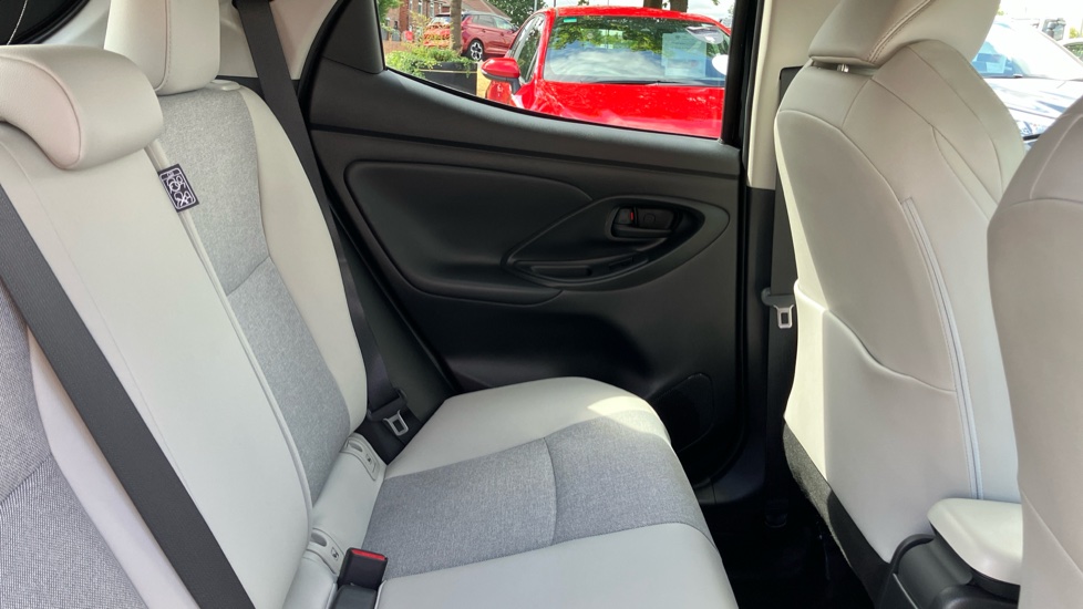 Toyota Yaris 1.5 Hybrid Excel 5dr CVT Hybrid Hatchback - Image 8