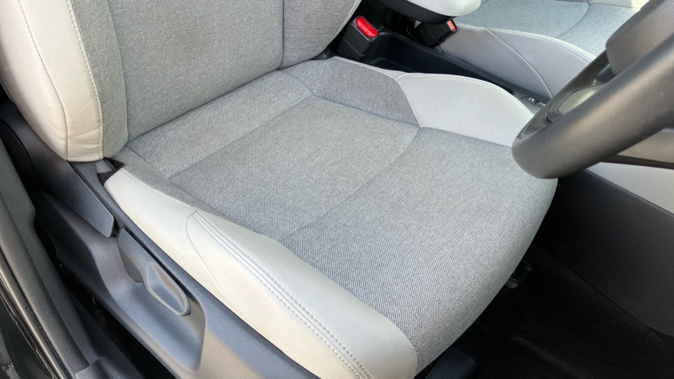 Toyota Yaris 1.5 Hybrid Excel 5dr CVT Hybrid Hatchback - Image 17