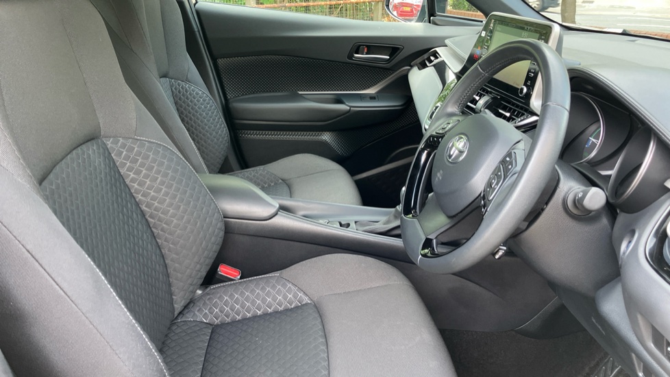 Toyota C-HR 1.8 Hybrid Icon 5dr CVT Hybrid Hatchback - Image 12
