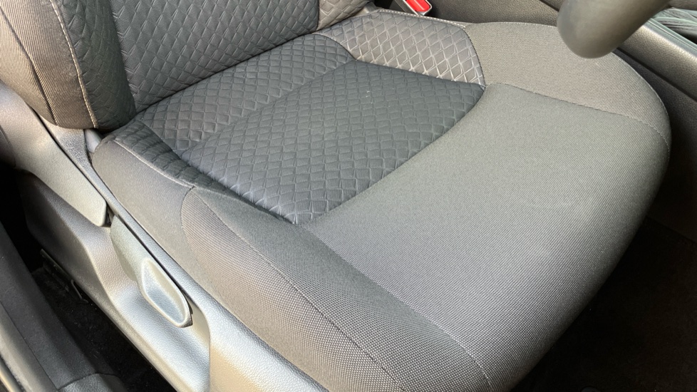 Toyota C-HR 1.8 Hybrid Icon 5dr CVT Hybrid Hatchback - Image 17