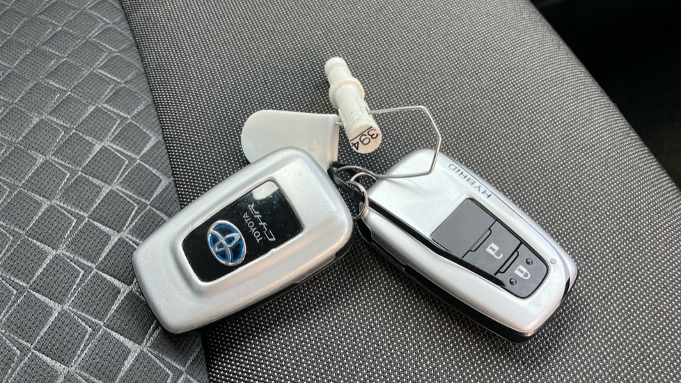 Toyota C-HR 1.8 Hybrid Icon 5dr CVT Hybrid Hatchback - Image 28