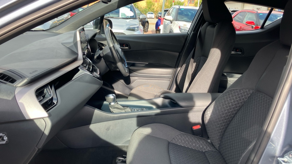 Toyota C-HR 1.8 Hybrid Icon 5dr CVT Hybrid Hatchback - Image 5