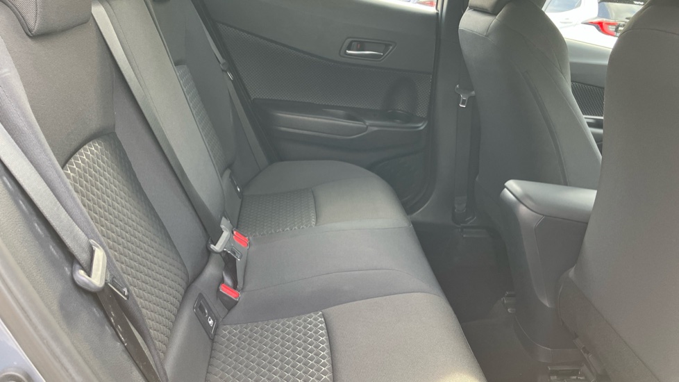 Toyota C-HR 1.8 Hybrid Icon 5dr CVT Hybrid Hatchback - Image 8