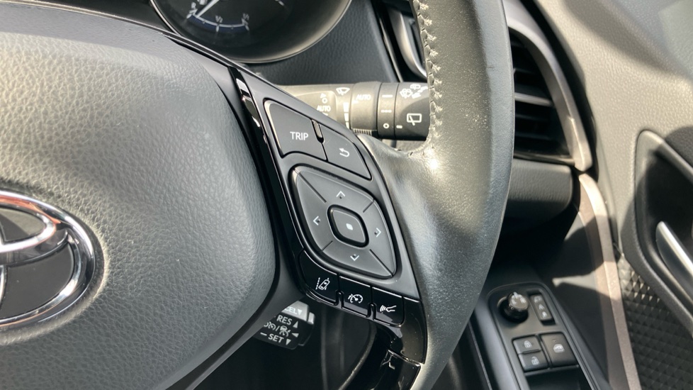 Toyota C-HR 1.8 Hybrid Icon 5dr CVT Hybrid Hatchback - Image 32