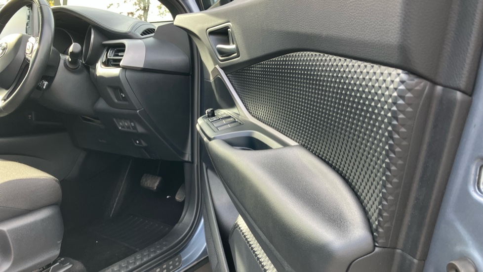Toyota C-HR 1.8 Hybrid Icon 5dr CVT Hybrid Hatchback - Image 38