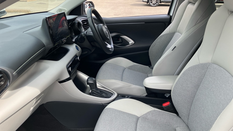 Toyota Yaris 1.5 Hybrid Excel 5dr CVT Hybrid Hatchback - Image 5