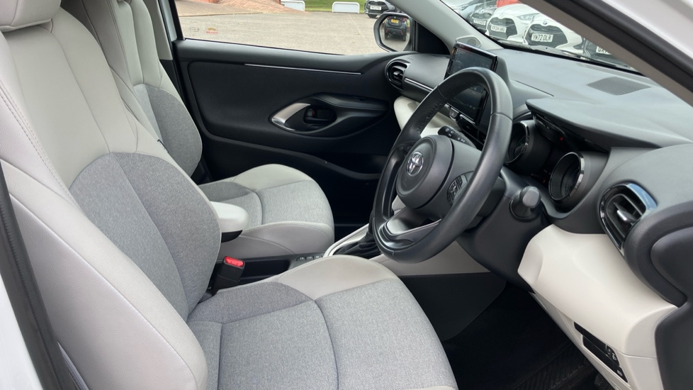 Toyota Yaris 1.5 Hybrid Excel 5dr CVT Hybrid Hatchback - Image 12
