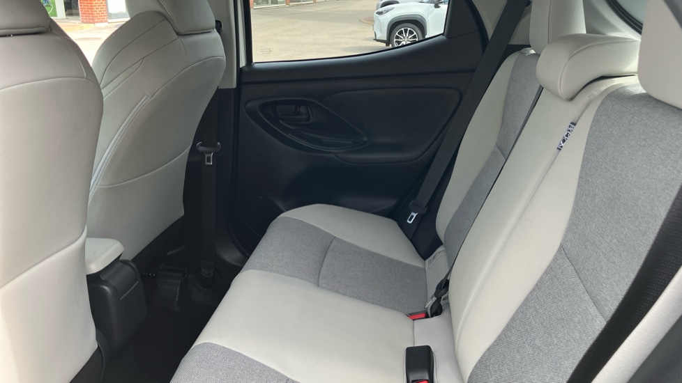 Toyota Yaris 1.5 Hybrid Excel 5dr CVT Hybrid Hatchback - Image 15