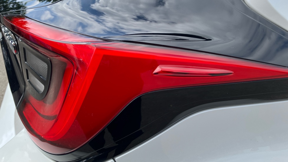 Toyota Yaris 1.5 Hybrid Excel 5dr CVT Hybrid Hatchback - Image 21