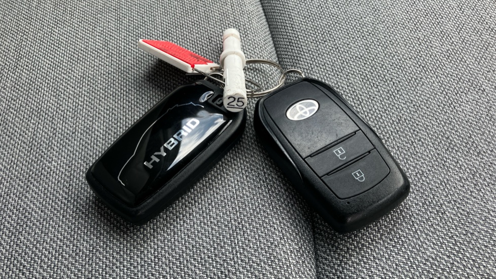 Toyota Yaris 1.5 Hybrid Excel 5dr CVT Hybrid Hatchback - Image 28