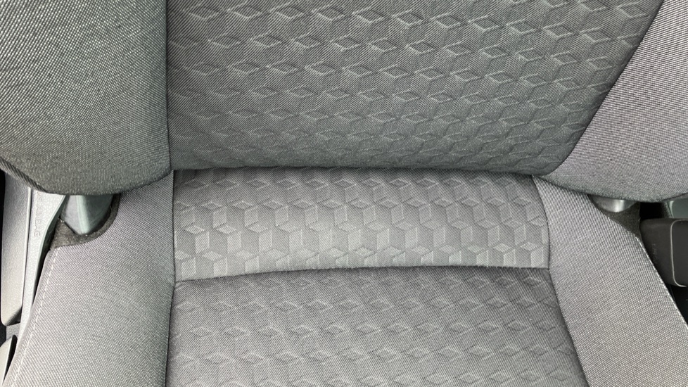 Toyota Yaris 1.5 Hybrid Design 5dr CVT Hybrid Hatchback - Image 14
