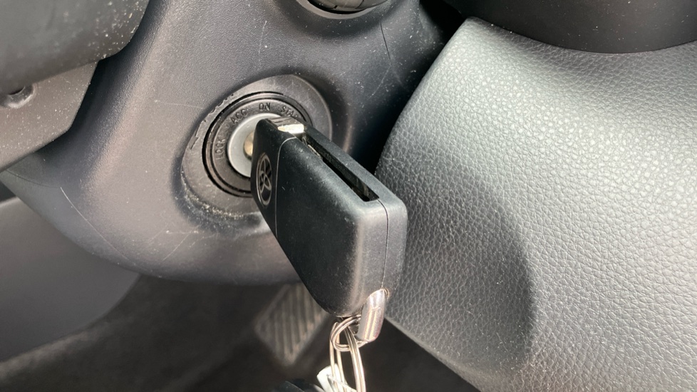 Toyota Yaris 1.5 Hybrid Design 5dr CVT Hybrid Hatchback - Image 16
