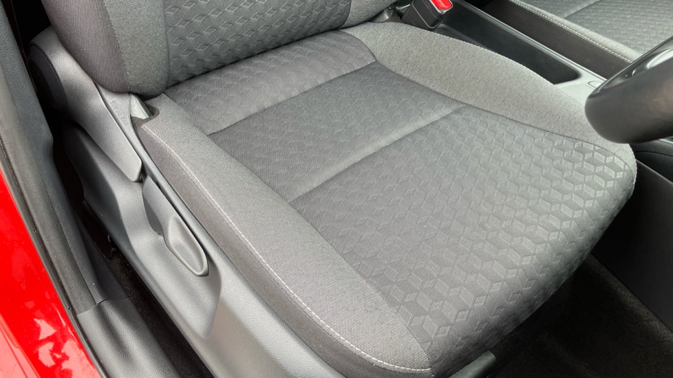 Toyota Yaris 1.5 Hybrid Design 5dr CVT Hybrid Hatchback - Image 17