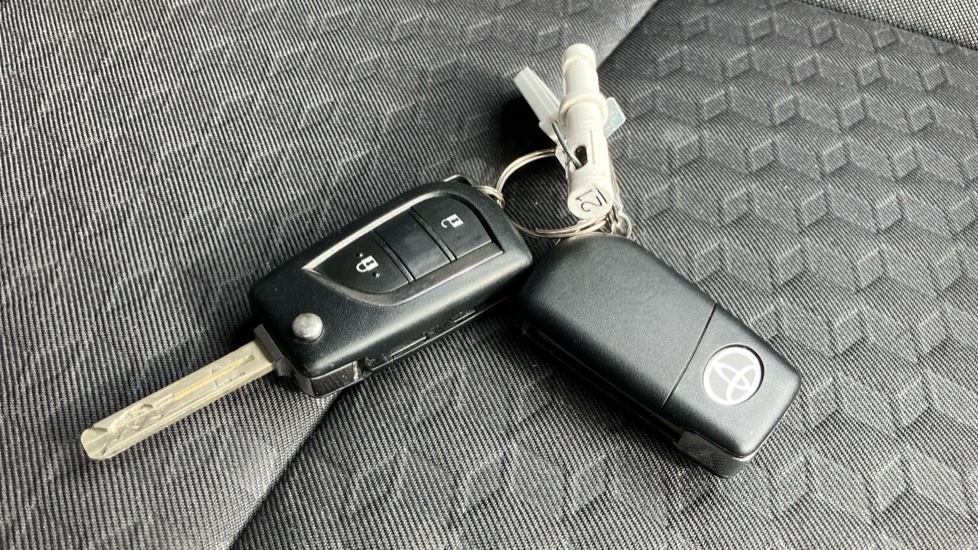 Toyota Yaris 1.5 Hybrid Design 5dr CVT Hybrid Hatchback - Image 28