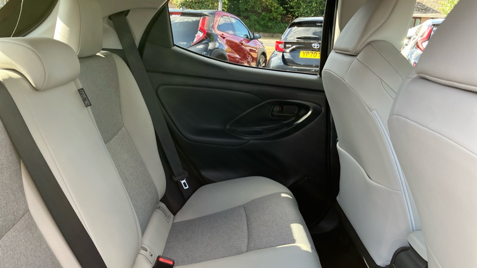 Toyota Yaris 1.5 Hybrid Excel 5dr CVT Hybrid Hatchback - Image 8
