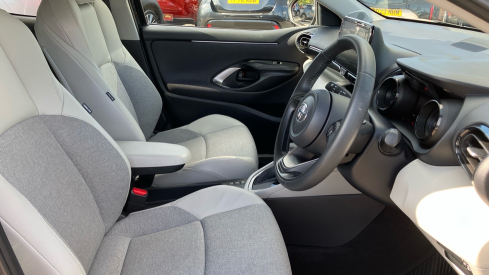 Toyota Yaris 1.5 Hybrid Excel 5dr CVT Hybrid Hatchback - Image 12