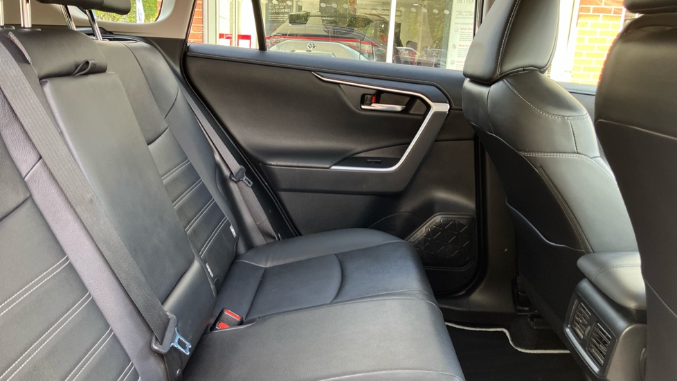Toyota RAV4 2.5 VVT-i Hybrid Excel 5dr CVT 2WD Hybrid Estate - Image 8