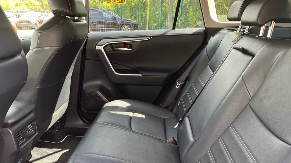 Toyota RAV4 2.5 VVT-i Hybrid Excel 5dr CVT 2WD Hybrid Estate - Image 15