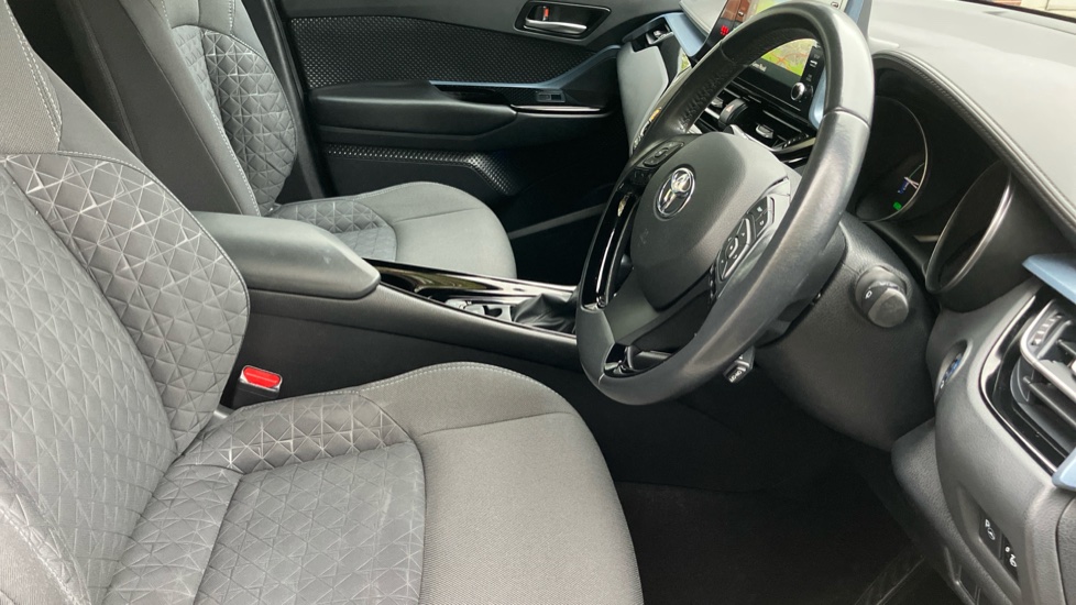 Toyota C-HR 1.8 Hybrid Design 5dr CVT Hybrid Hatchback - Image 12