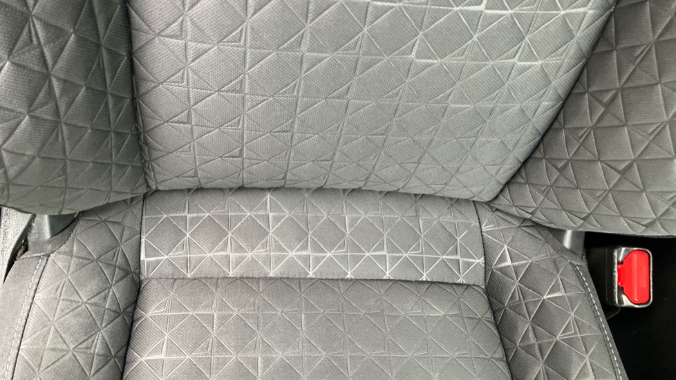 Toyota C-HR 1.8 Hybrid Design 5dr CVT Hybrid Hatchback - Image 14