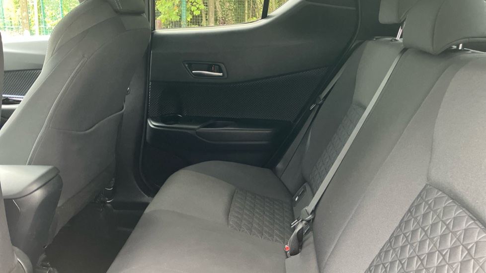 Toyota C-HR 1.8 Hybrid Design 5dr CVT Hybrid Hatchback - Image 15