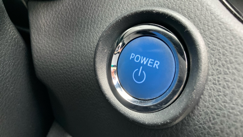 Toyota C-HR 1.8 Hybrid Design 5dr CVT Hybrid Hatchback - Image 16