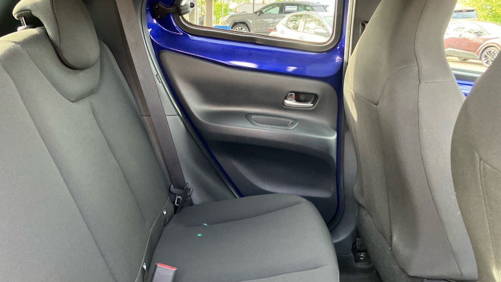 Toyota Aygo X 1.0 VVT-i Edge 5dr Auto Petrol Hatchback - Image 8