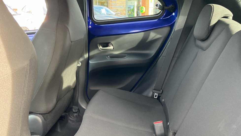 Toyota Aygo X 1.0 VVT-i Edge 5dr Auto Petrol Hatchback - Image 15