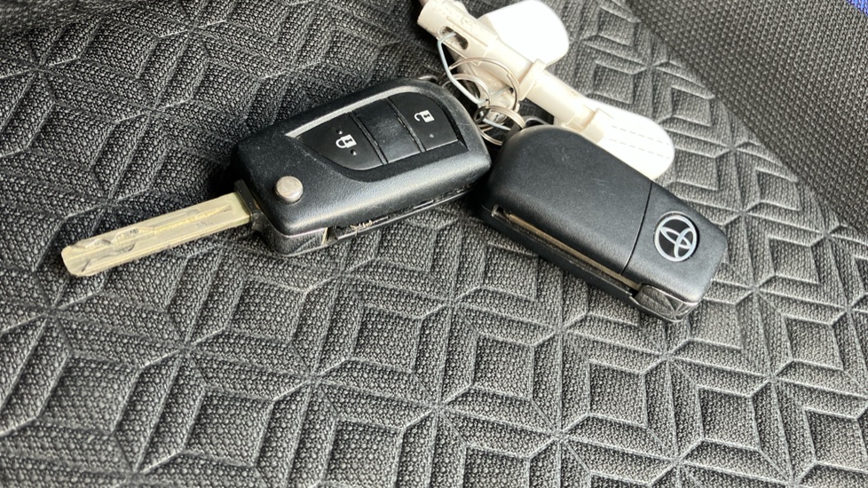 Toyota Aygo X 1.0 VVT-i Edge 5dr Auto Petrol Hatchback - Image 28