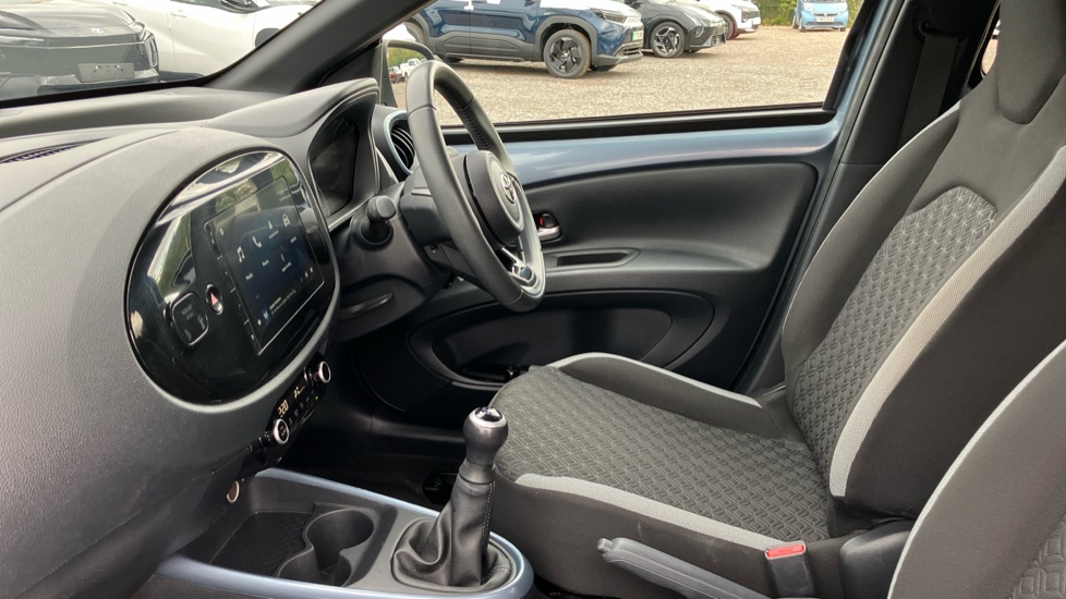 Toyota Aygo X 1.0 VVT-i Edge 5dr Petrol Hatchback - Image 5
