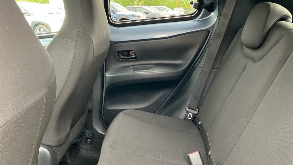 Toyota Aygo X 1.0 VVT-i Edge 5dr Petrol Hatchback - Image 15