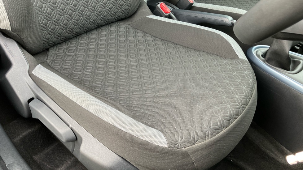 Toyota Aygo X 1.0 VVT-i Edge 5dr Petrol Hatchback - Image 17