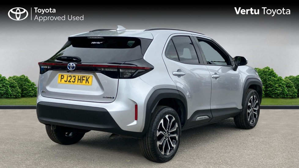 Toyota Yaris Cross 1.5 Hybrid Design 5dr CVT Hybrid Estate - Image 2