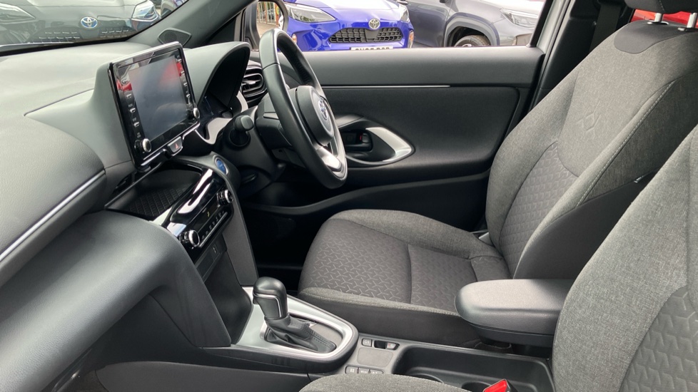 Toyota Yaris Cross 1.5 Hybrid Design 5dr CVT Hybrid Estate - Image 5