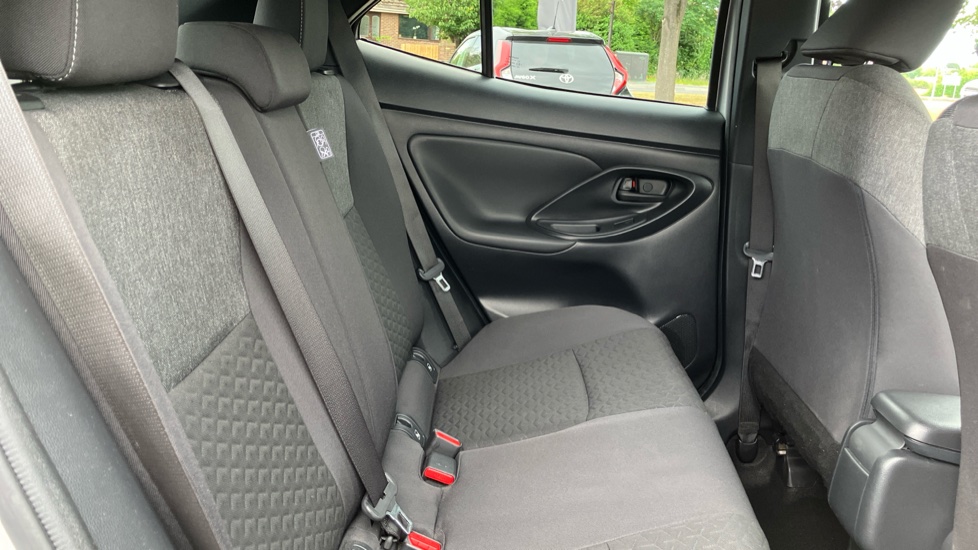Toyota Yaris Cross 1.5 Hybrid Design 5dr CVT Hybrid Estate - Image 8